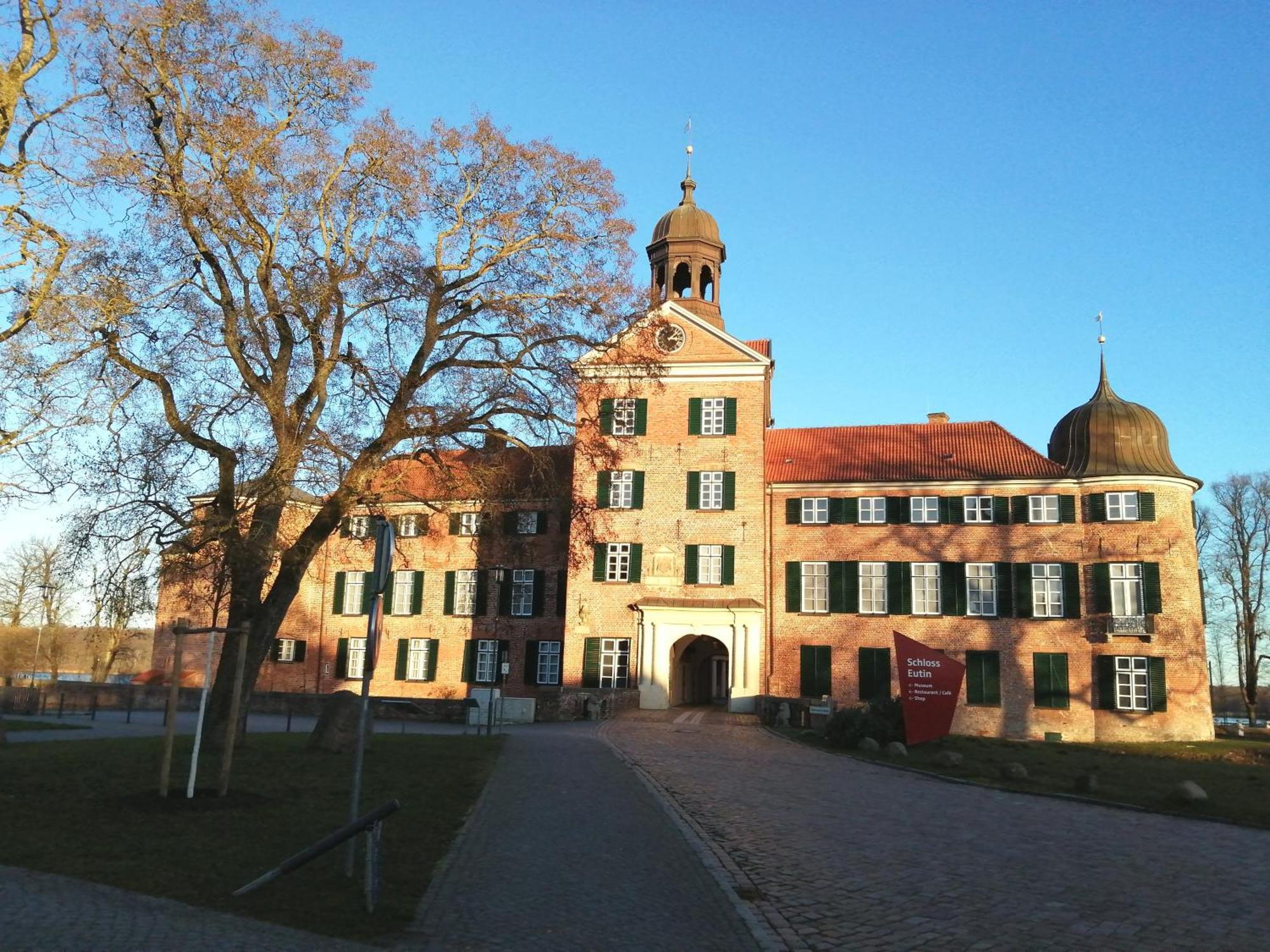 Grosses Ferienhaus Mit 4 Schlafzimmern Eutin Luaran gambar